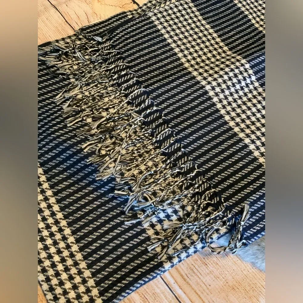 NWT Houndstooth Scarf With Fringe